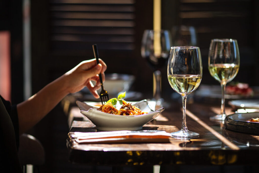 The Hill Section’s Culinary Secrets: Manhattan Beach Dining Gems from Chic Bistros to Cozy Cafés